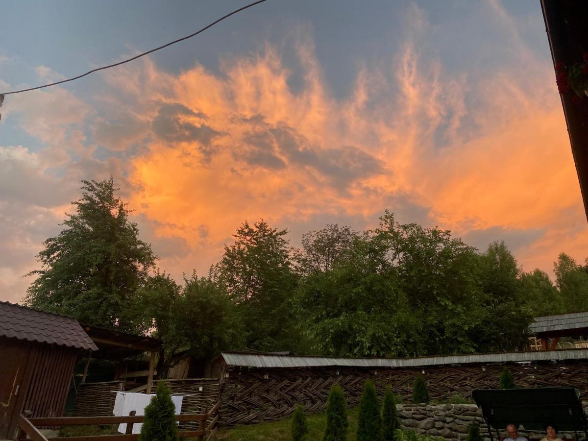 Floare De Maramures 1 Vadu Izei Exterior photo